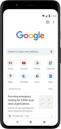Telèfon Pixel 4 XL amb la barra de cerca de Google.com, les aplicacions preferides i els articles suggerits a la pantalla.